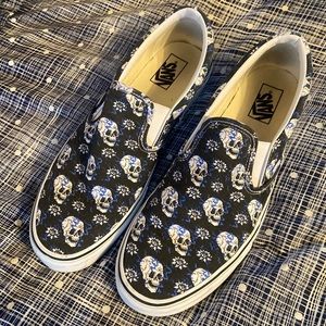 Vans Men's Classic Slip On Flash Skulls Blue/True White (Men's 13/Women's 14.5)